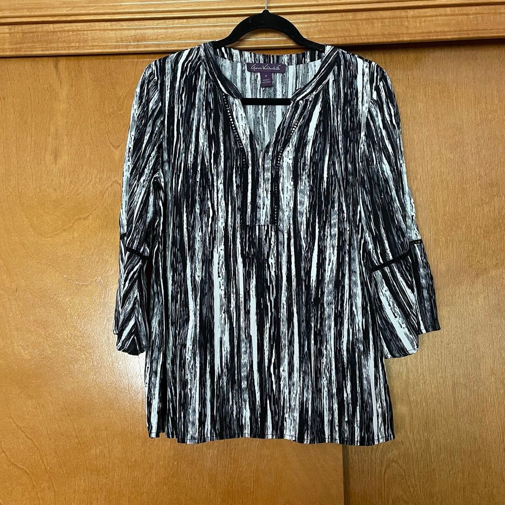 Gloria Vanderbilt black and white blouse size medium